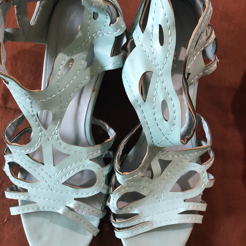 Ladies sandal size 11